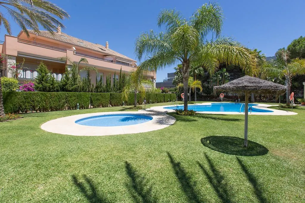 Jardines De Lunamar Beach Apartment 마르베야